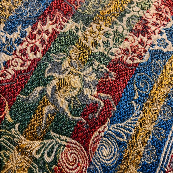 Multicolor Patterned Blanket 🧺 - Picture 3 of 7